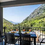 Luxury Emma With Private Pool فيلة ترستينيك