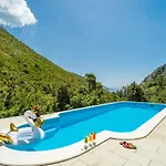 Luxury Emma With Private Pool * ترستينيك