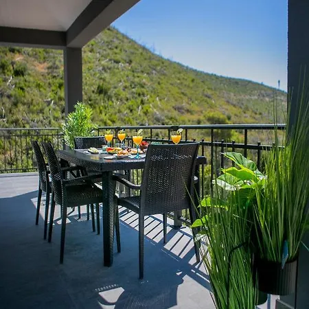 Luxury Emma With Private Pool Vila
