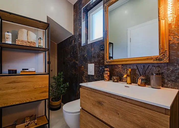 Luxury Emma With Private Pool Villa