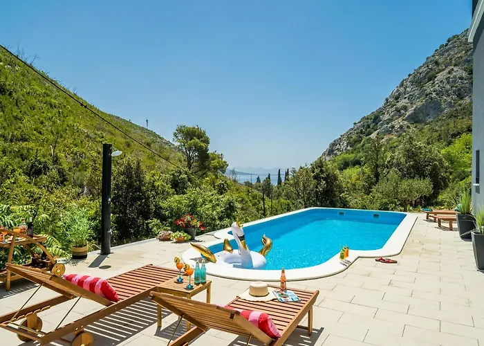 Luxury Emma With Private Pool Villa *