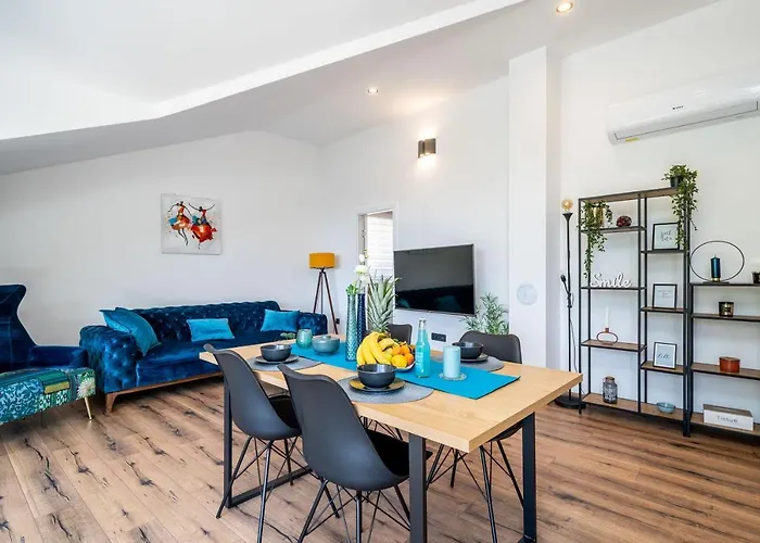 Luxury Emma With Private Pool Villa *