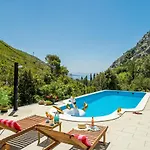 Luxury Emma With Private Pool Villa *