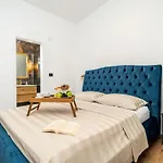 Luxury Emma With Private Pool