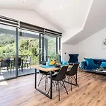 Luxury Emma With Private Pool Villa *