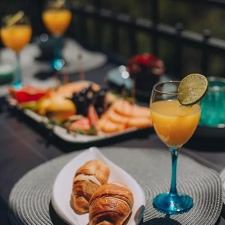 Luxury Emma With Private Pool