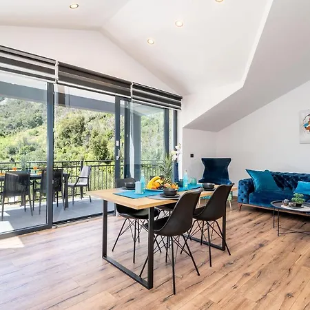 Luxury Emma With Private Pool Villa *