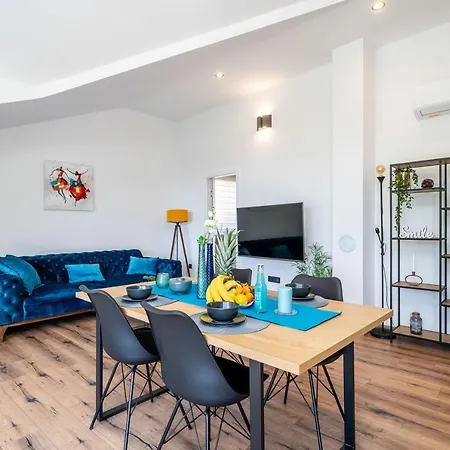 Luxury Emma With Private Pool Villa *