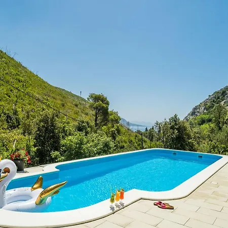 Luxury Emma With Private Pool