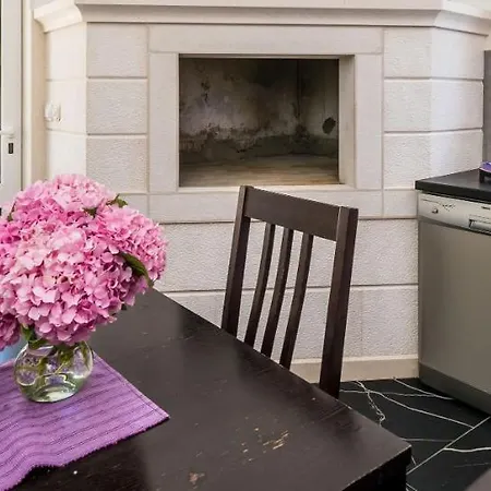 Luxury Emma With Private Pool Vila