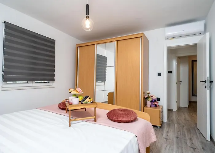 ヴィラ Luxury Emma With Private Pool