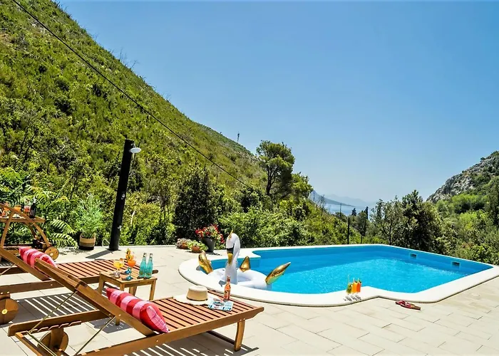 ヴィラ Luxury Emma With Private Pool